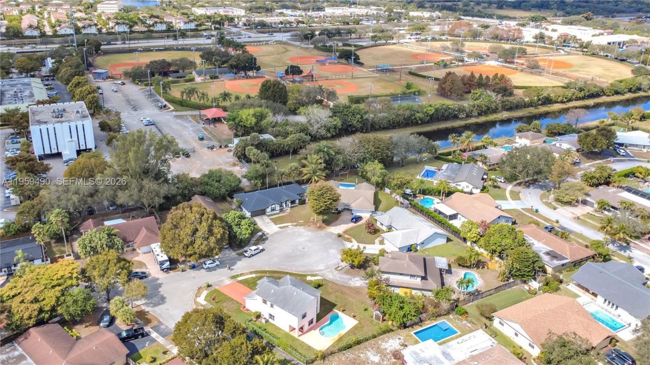 1801 NW 120th Ter, Pembroke Pines, FL 33026 Photo