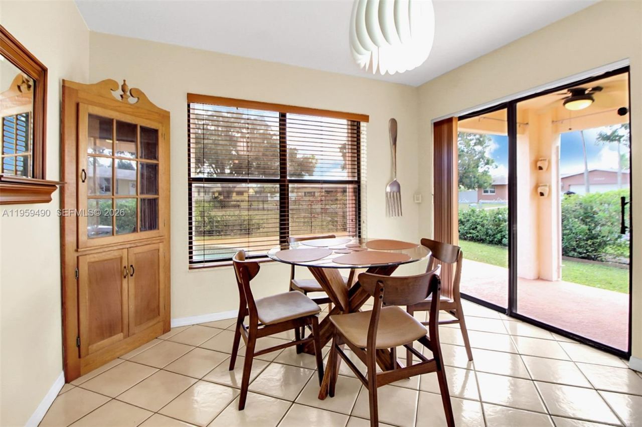 1801 NW 120th Ter, Pembroke Pines, FL 33026 Photo