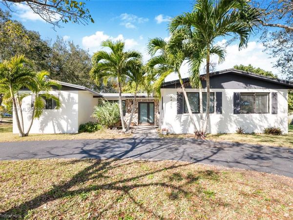 8425 SW 174th St , Palmetto Bay, FL 33157