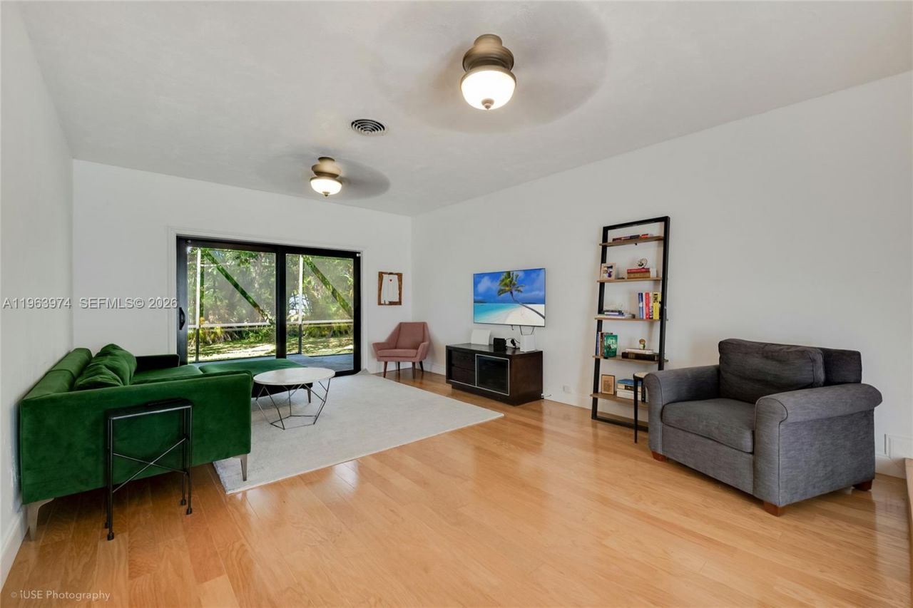 8425 SW 174th St , Palmetto Bay, FL 33157 Photo