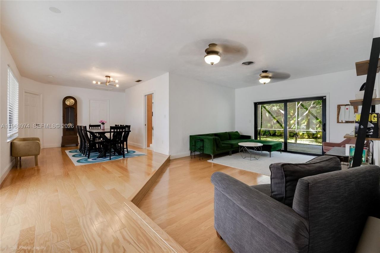 8425 SW 174th St , Palmetto Bay, FL 33157 Photo