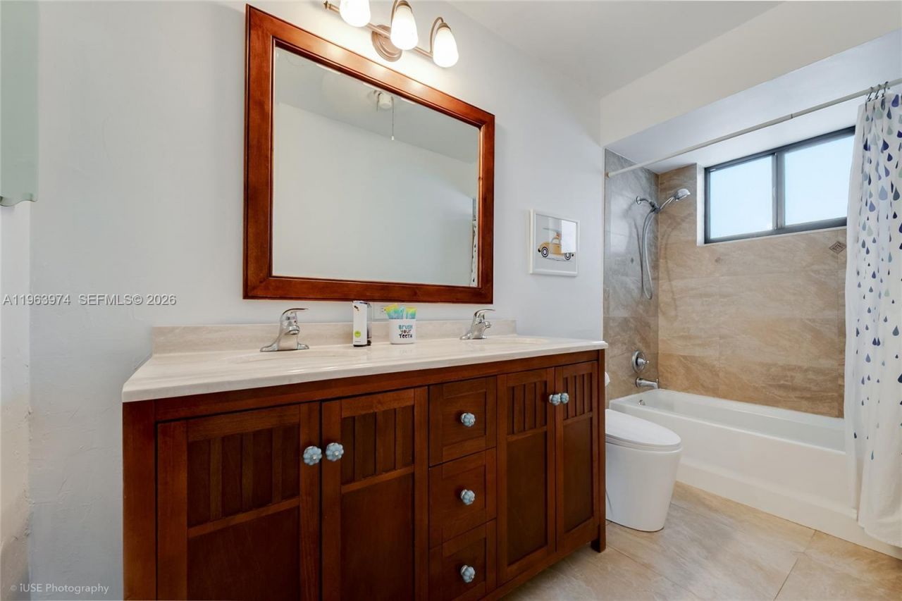 8425 SW 174th St , Palmetto Bay, FL 33157 Photo