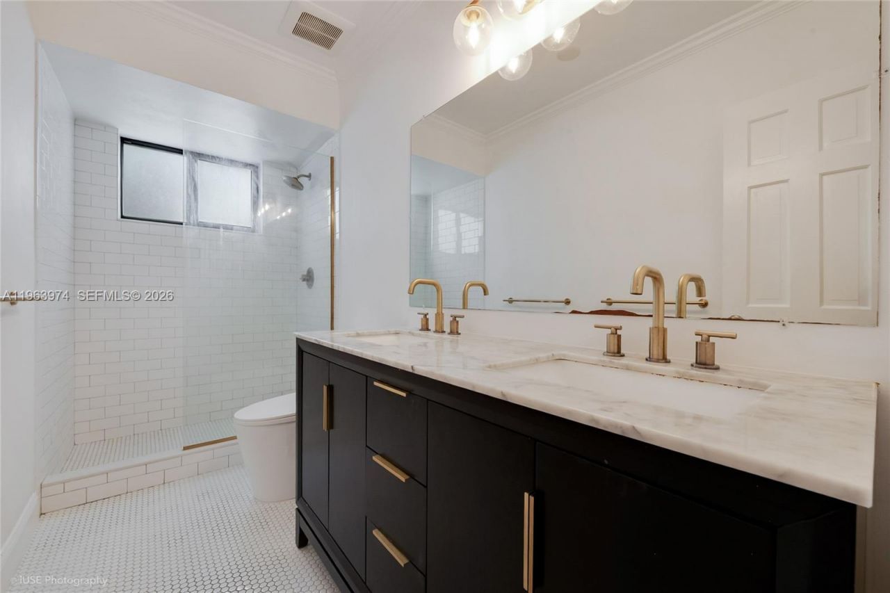 8425 SW 174th St , Palmetto Bay, FL 33157 Photo