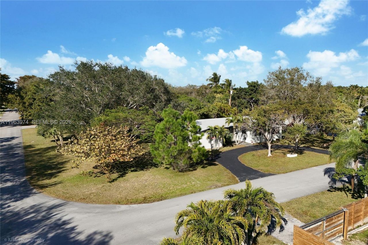 8425 SW 174th St , Palmetto Bay, FL 33157 Photo