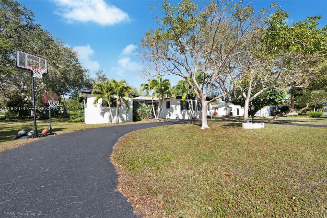 8425 SW 174th St , Palmetto Bay, FL 33157 Photo