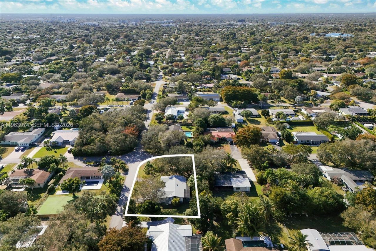 8425 SW 174th St , Palmetto Bay, FL 33157 Photo