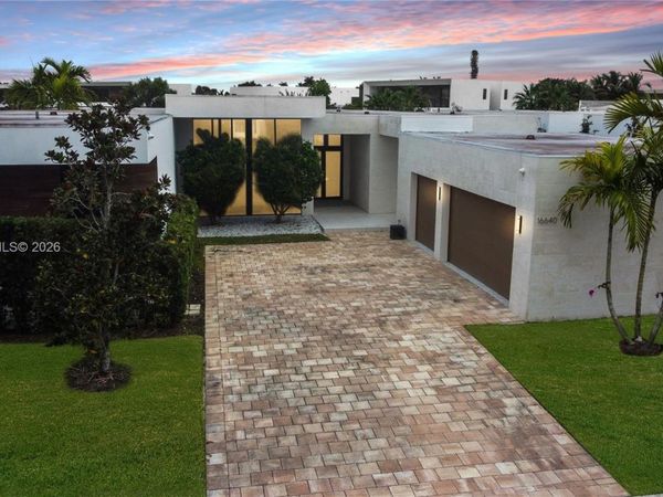 16640 Sunset Way , Weston, FL 33326