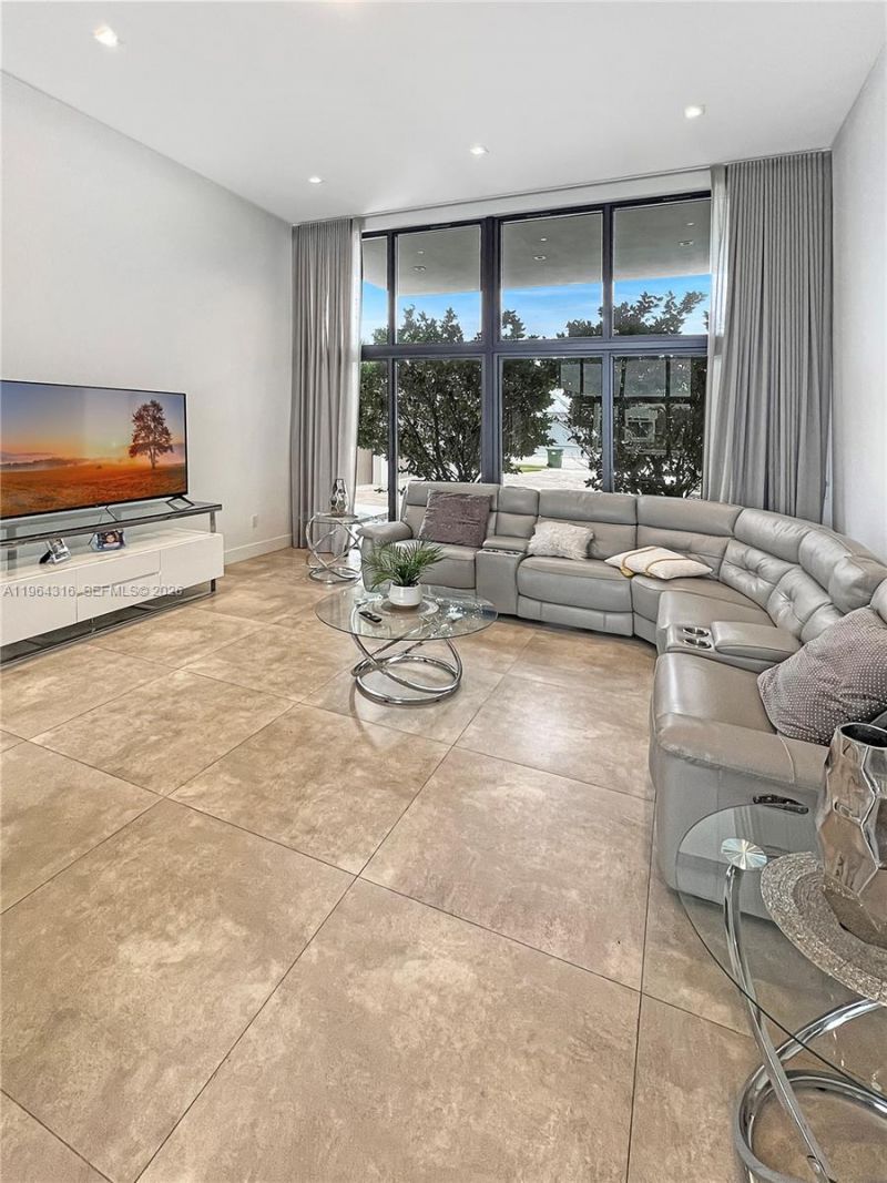 16640 Sunset Way , Weston, FL 33326 Photo