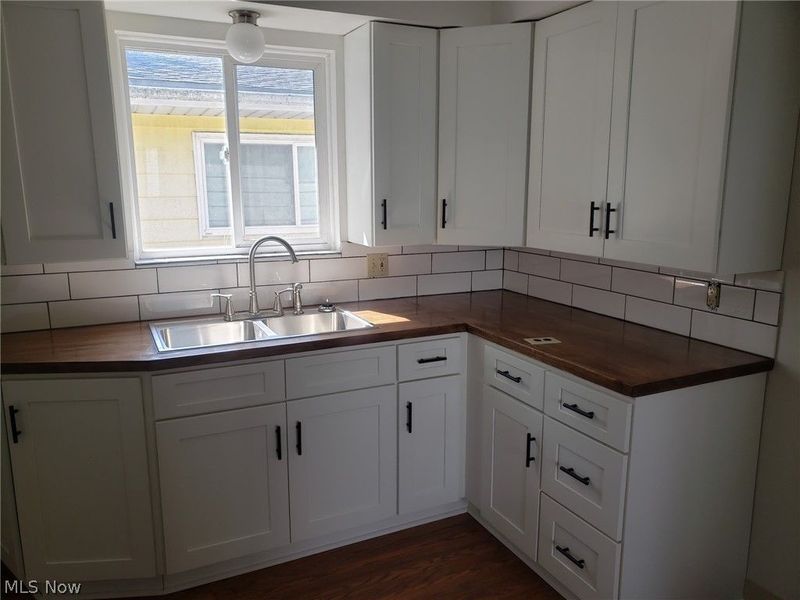 1196 Knox Avenue, Akron, OH 44314 Photo 2