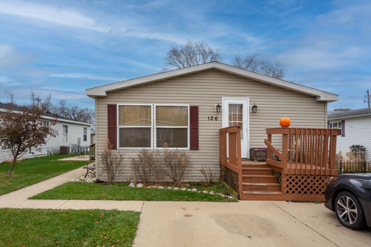 1817 104th Street, Pleasant Prairie, WI 53158 Main Photo