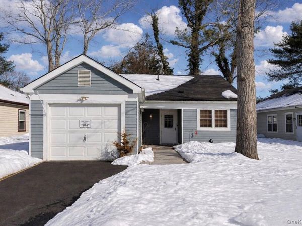 206 Belfast Lane, Ridge, NY 11961