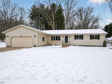 4586 Everhart Drive, Green, OH 44720
