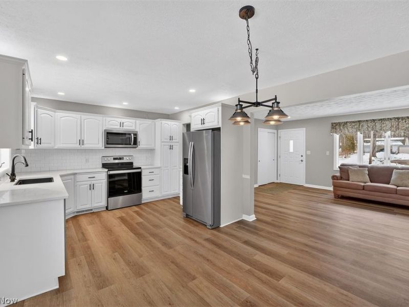 4586 Everhart Drive, Green, OH 44720 Photo 10