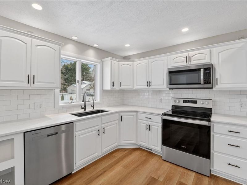 4586 Everhart Drive, Green, OH 44720 Photo 13