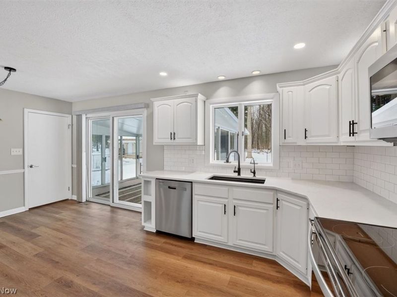 4586 Everhart Drive, Green, OH 44720 Photo 14