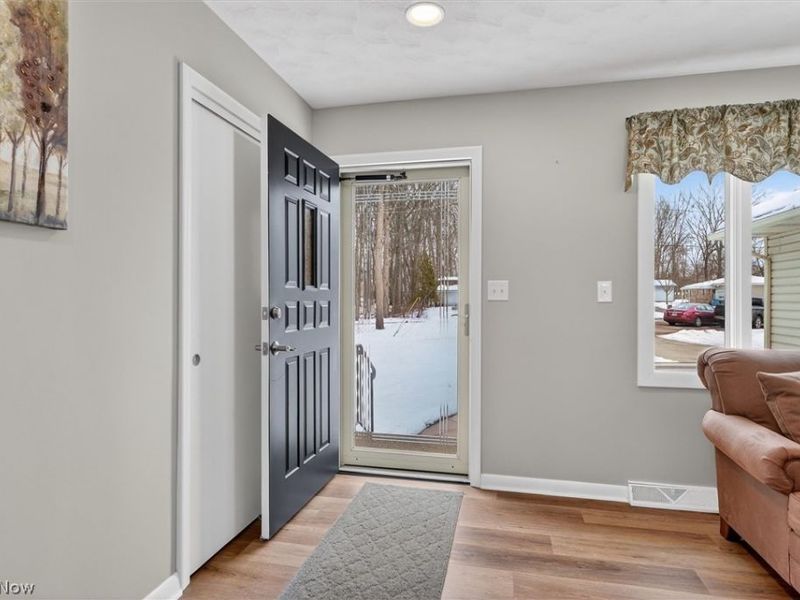 4586 Everhart Drive, Green, OH 44720 Photo 5