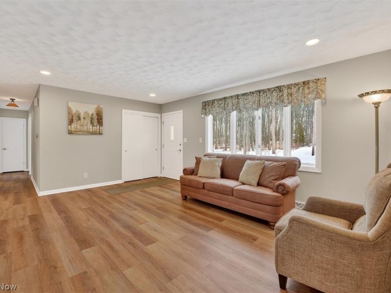 4586 Everhart Drive, Green, OH 44720 Photo 7