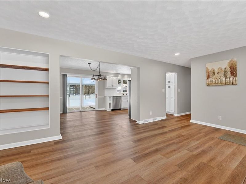 4586 Everhart Drive, Green, OH 44720 Photo 8