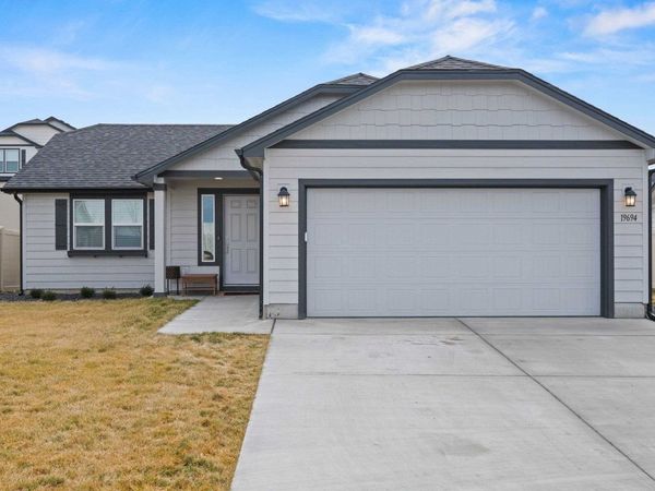 19694 E 3rd Ln, Spokane Valley, WA 99016