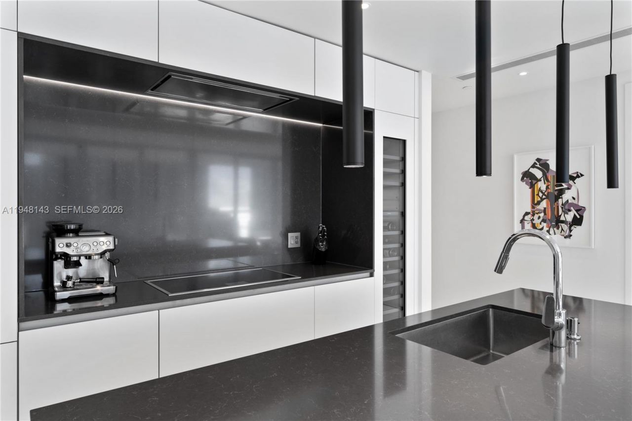 300 Biscayne Blvd Way , Unit 2102, Miami, FL 33131 Photo