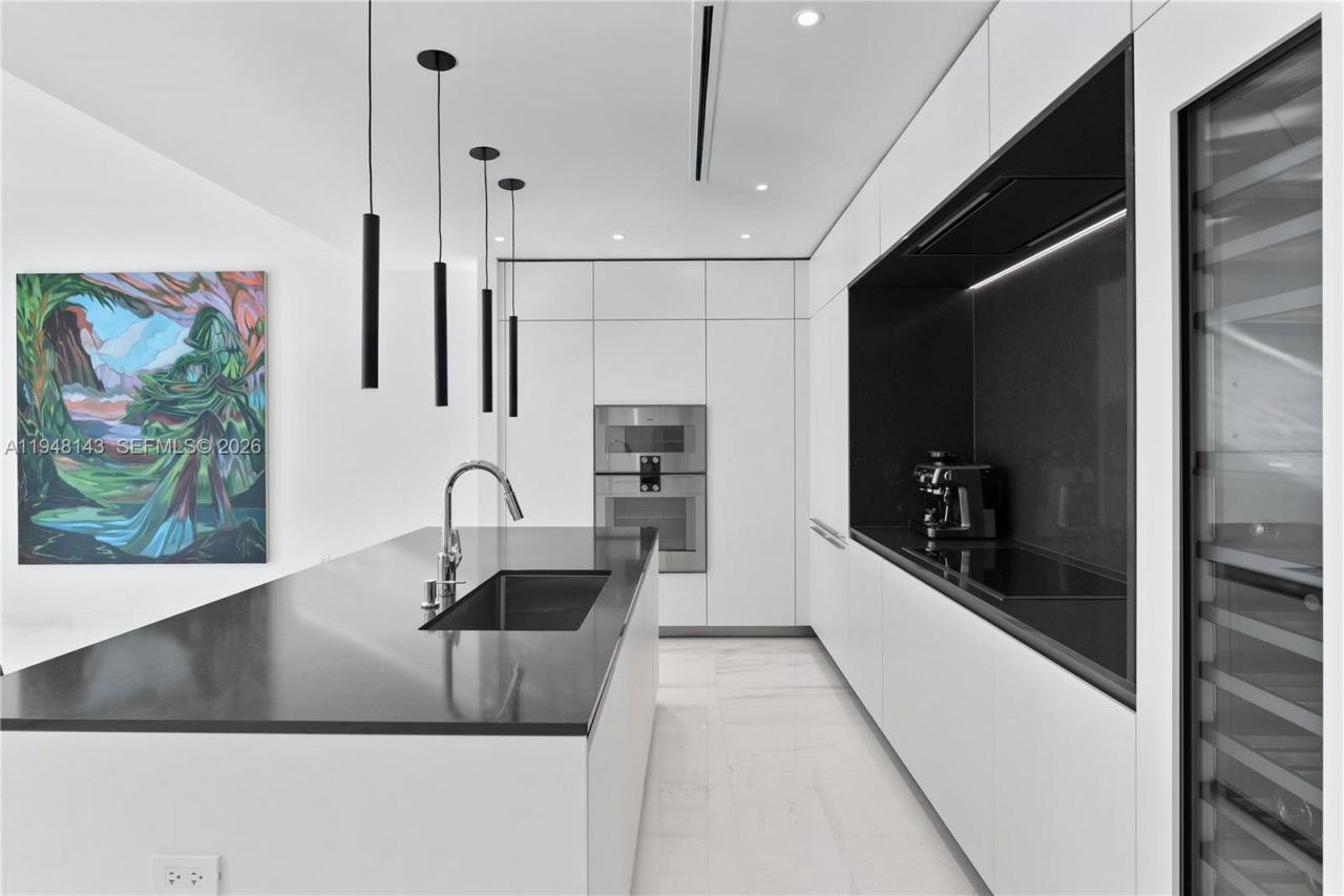 300 Biscayne Blvd Way , Unit 2102, Miami, FL 33131 Photo