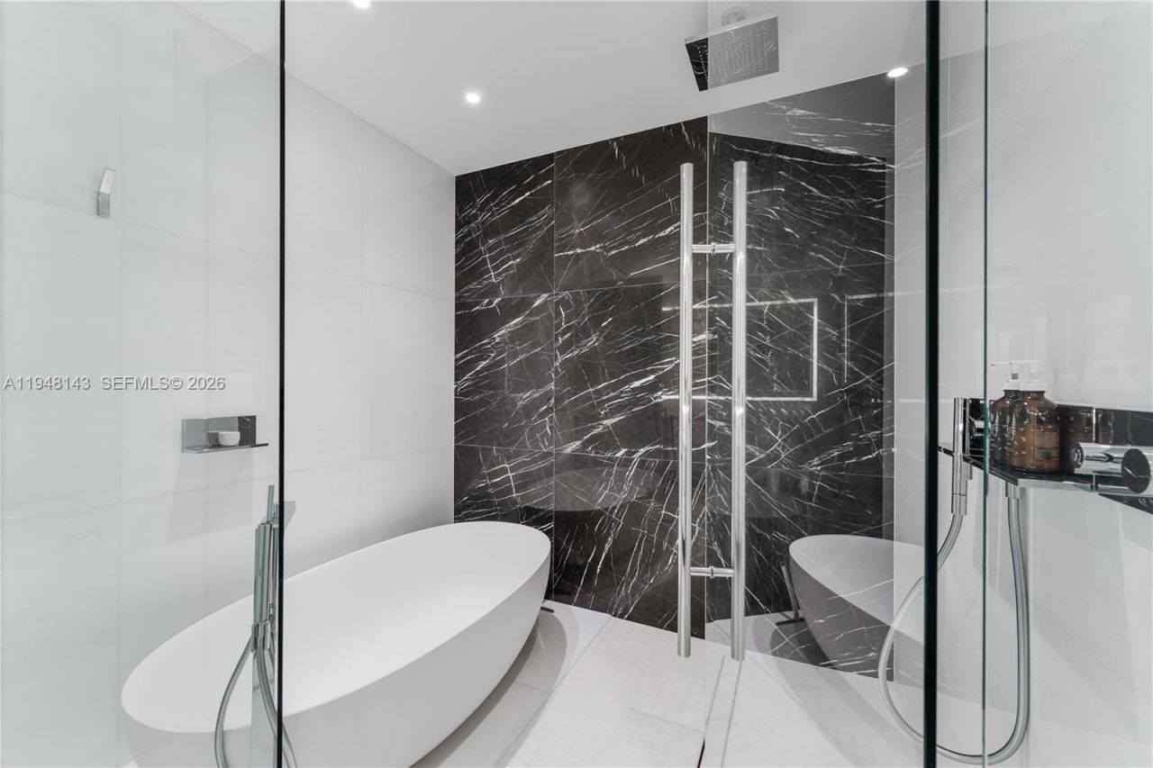 300 Biscayne Blvd Way , Unit 2102, Miami, FL 33131 Photo