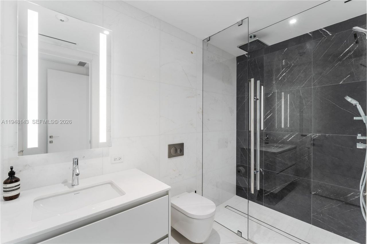 300 Biscayne Blvd Way , Unit 2102, Miami, FL 33131 Photo