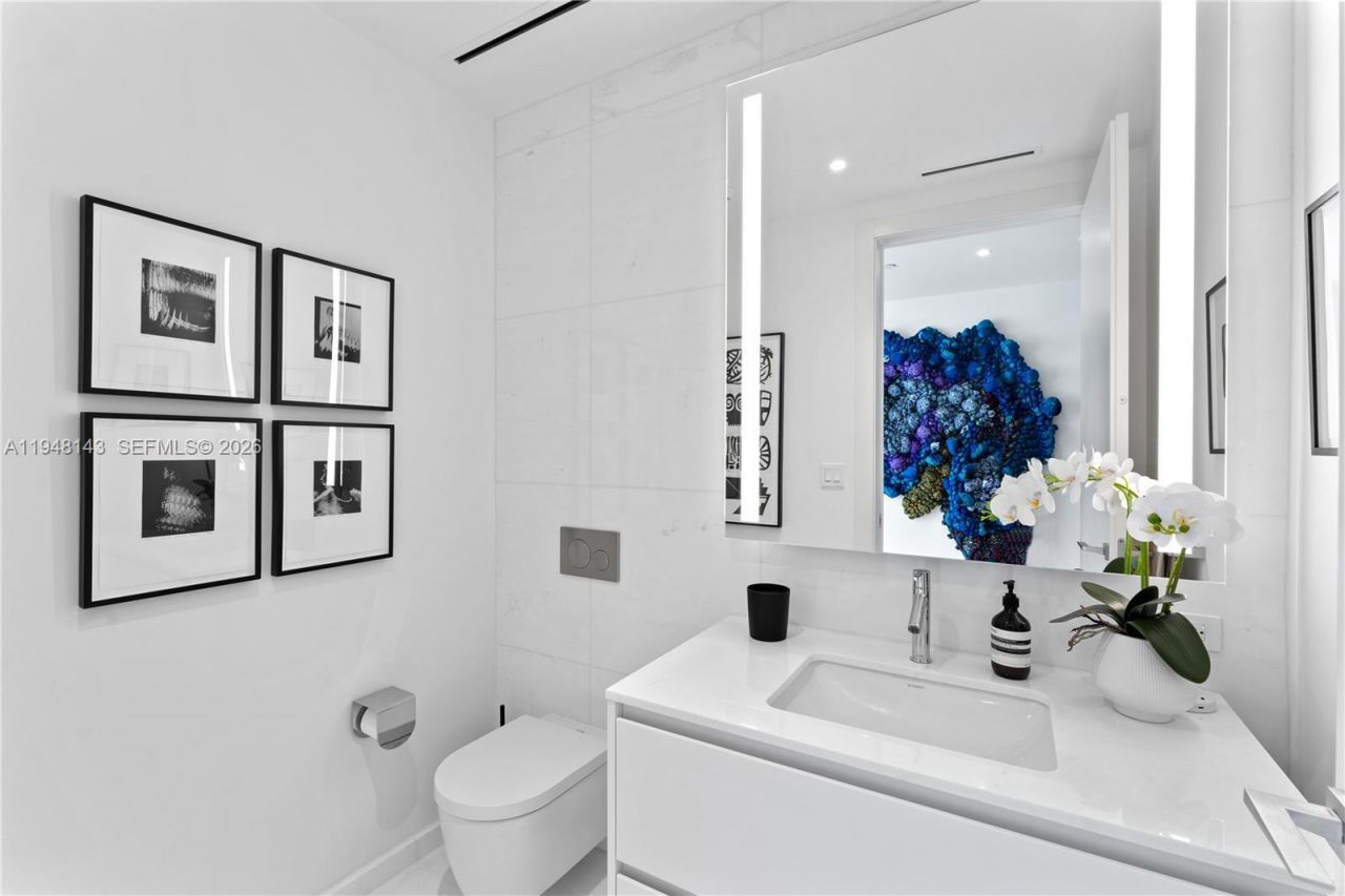 300 Biscayne Blvd Way , Unit 2102, Miami, FL 33131 Photo