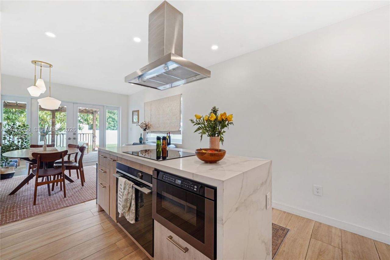 1737 SW 11th St , Miami, FL 33135 Photo