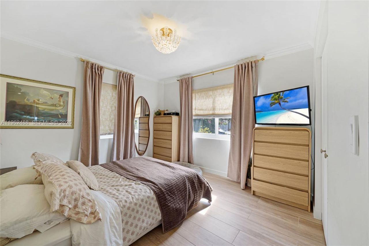 1737 SW 11th St , Miami, FL 33135 Photo