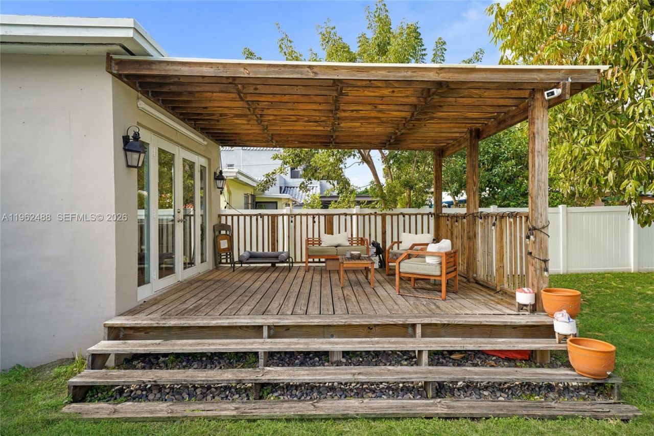 1737 SW 11th St , Miami, FL 33135 Photo