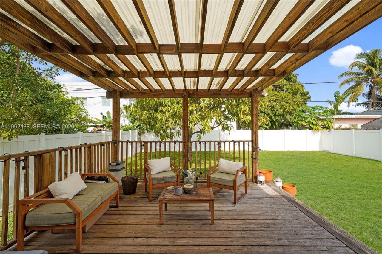 1737 SW 11th St , Miami, FL 33135 Photo