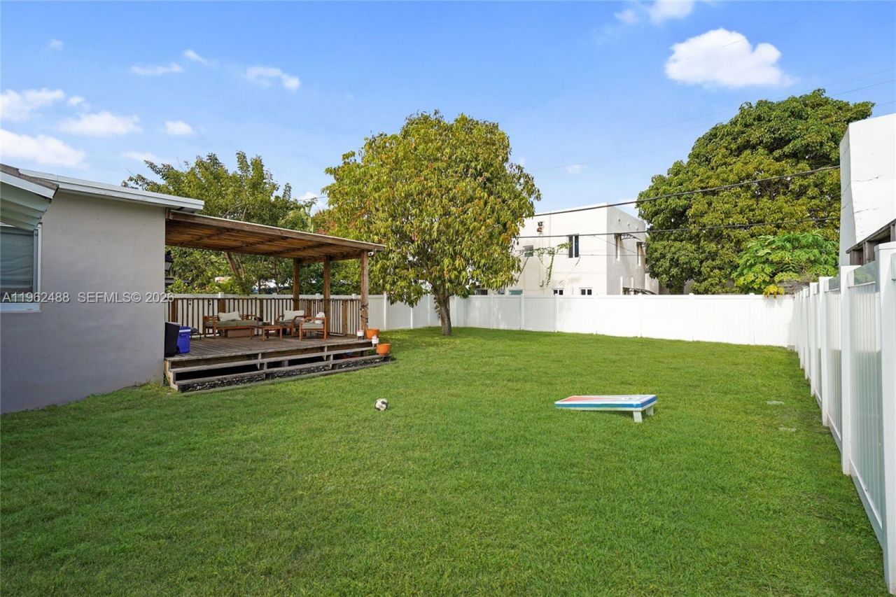 1737 SW 11th St , Miami, FL 33135 Photo