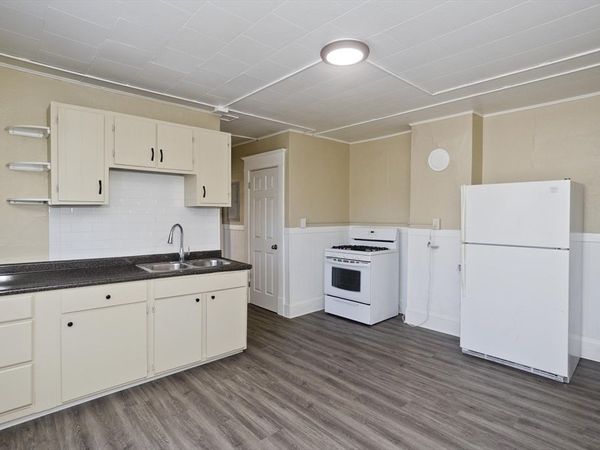 1196 Grattan, Unit 2R, Chicopee, MA 01013