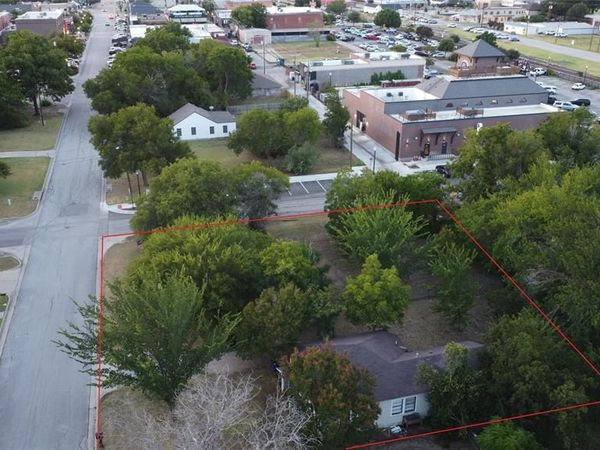 229 S Wilson Street, Burleson, TX 76028