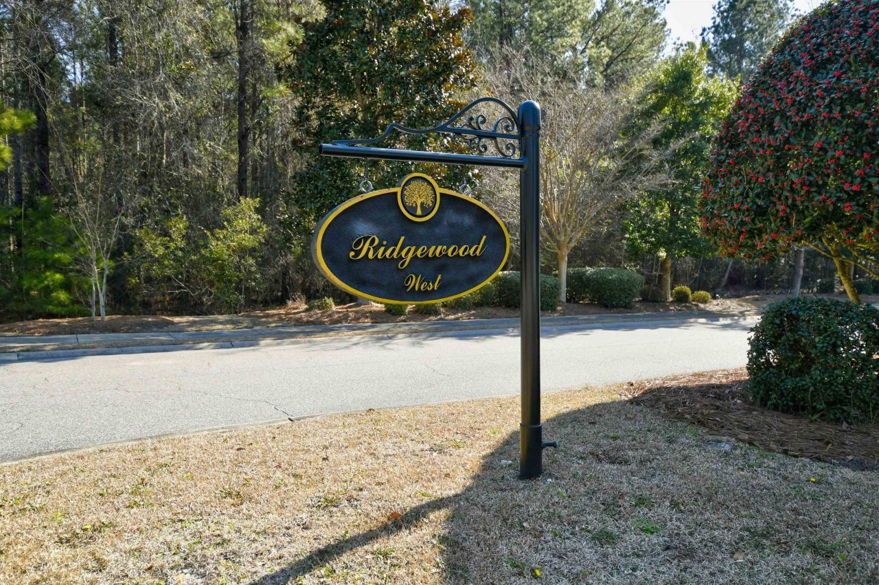 3901 Ridgewood Dr. Photo 2