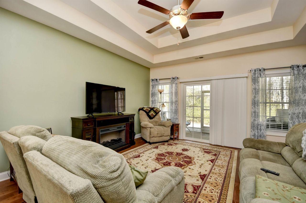 3901 Ridgewood Dr. Photo 6