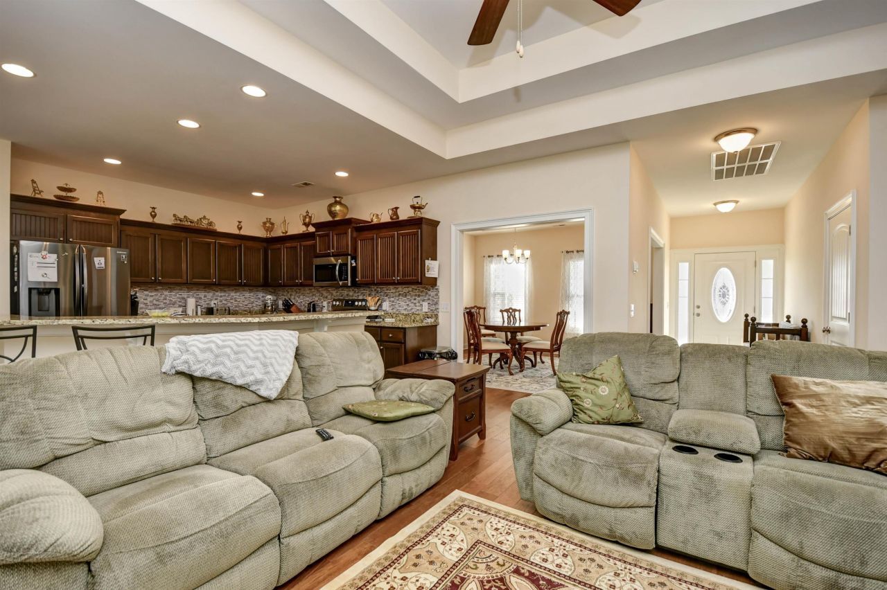 3901 Ridgewood Dr. Photo 8