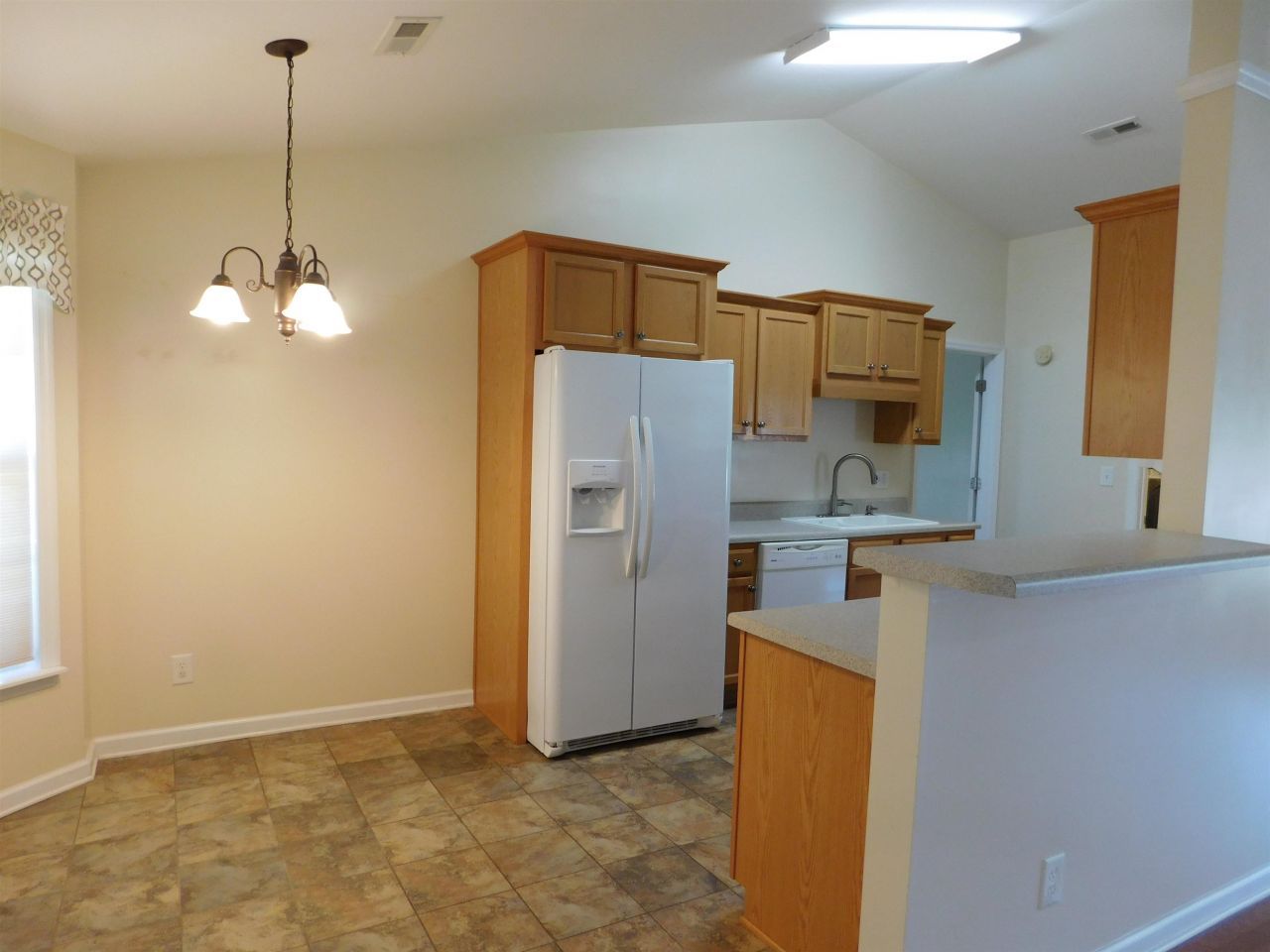 1121 Augustus Dr. Photo 4