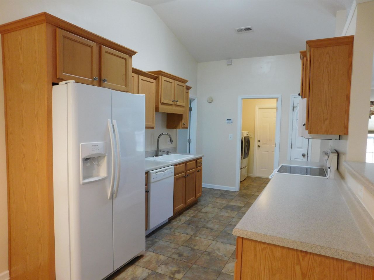 1121 Augustus Dr. Photo 5