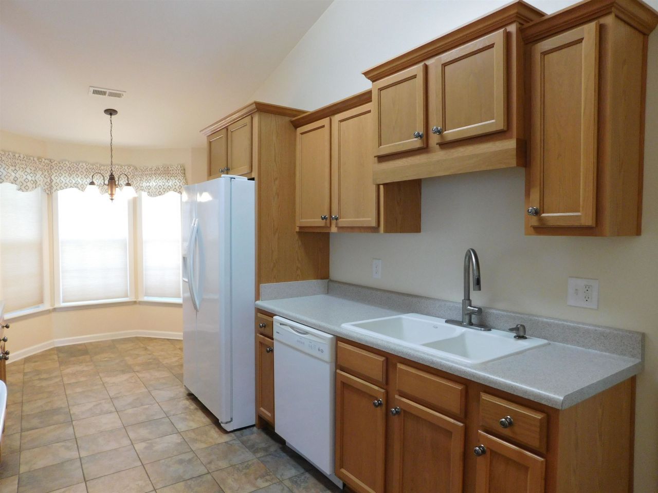 1121 Augustus Dr. Photo 8