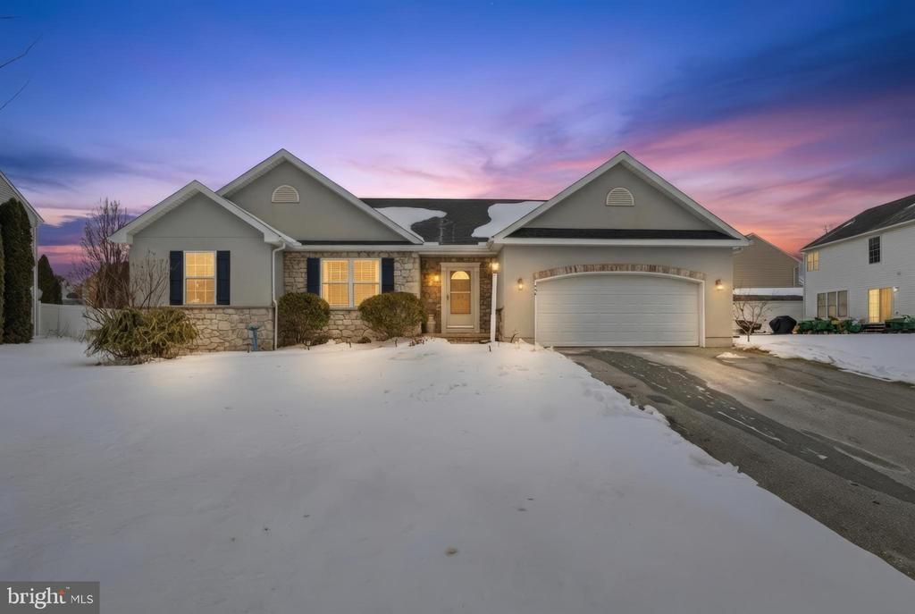 390 Pebble Beach Drive, Mount Wolf, PA 17347 Main Photo