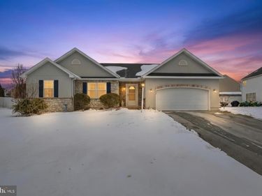 390 PEBBLE BEACH DRIVE, MOUNT WOLF, PA 17347