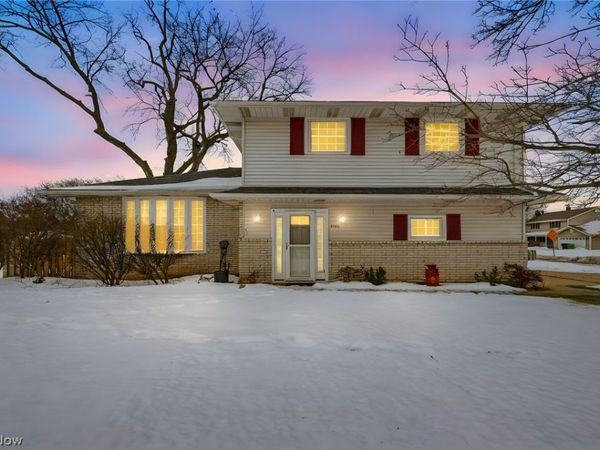 30302 Overlook Drive, Wickliffe, OH 44092