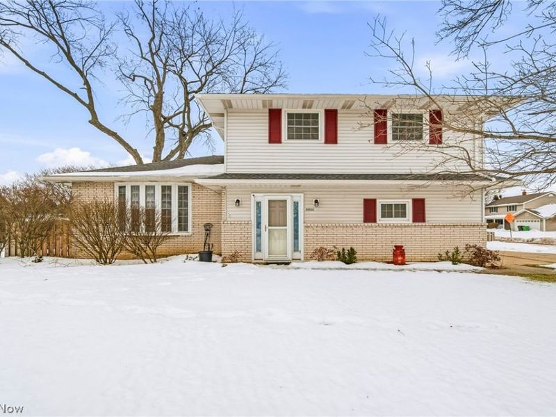 30302 Overlook Drive, Wickliffe, OH 44092 Photo 2