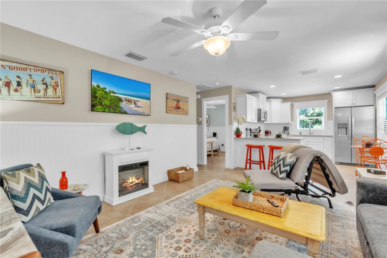 205 Peacock Lane, Unit A, Holmes Beach, FL 34217 Photo