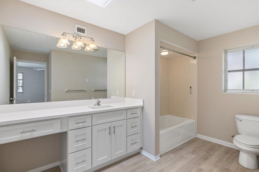 835 Royal Palm Place, Vero Beach, FL 32960 Photo