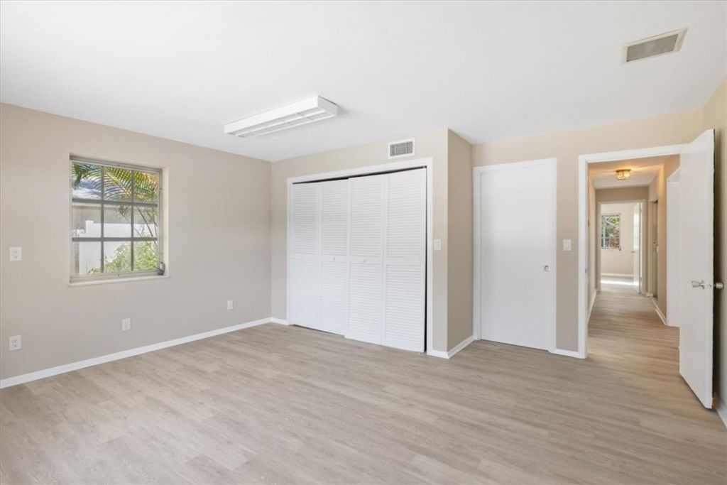 835 Royal Palm Place, Vero Beach, FL 32960 Photo