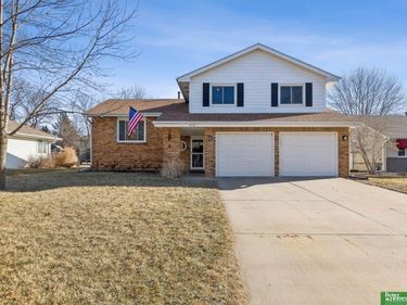 410 Sherwood Drive, Gretna, NE 68028