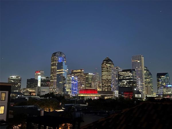 2211 Worthington Street, Dallas, TX 75204